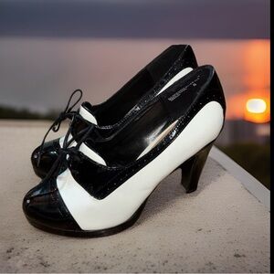 Madden Girl Jonah Hi Heel Oxford, Women’s size 8